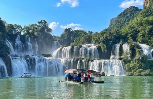 Cao Bang- Bản Giốc Waterfall
